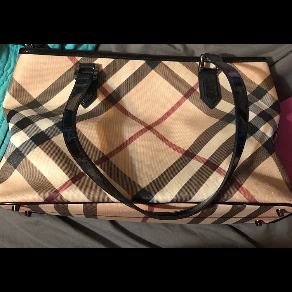 Authentic Burberry purse. Never used.